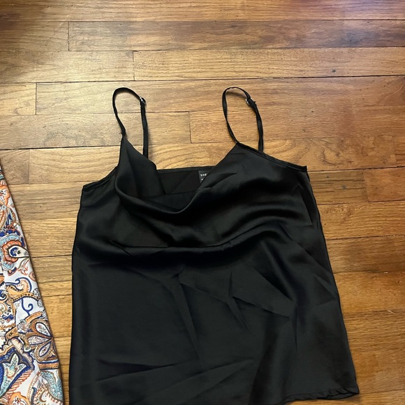 Bundle sleeveless tops - Picture 2 of 4